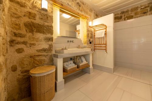 a bathroom with a sink and a mirror at İda Blue Adatepe in Küçükkuyu