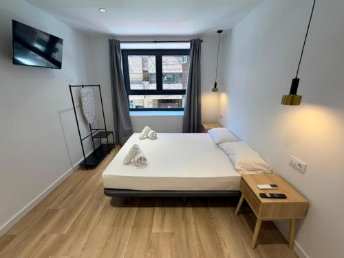 a small room with a bed and a table at Hotelito Boutique Madrid Auditorio in Madrid