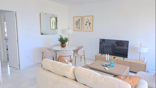 La Roca Calle Brasil 2 bed apartment with sea views Short walk to the beach and Nogalera by NAMASTE ELITE