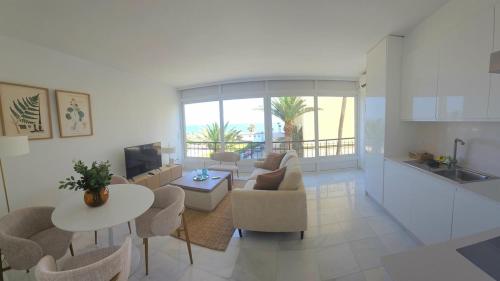 La Roca Calle Brasil 2 bed apartment with sea views Short walk to the beach and Nogalera by NAMASTE ELITE