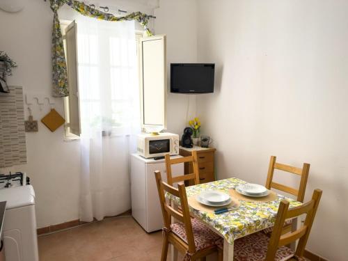 a small kitchen with a table and a microwave at La casa di Sally in Syracuse