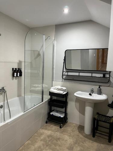 a bathroom with a sink and a shower at Duplex Jalama II in Moraleja