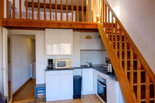 Apartment with sea view 50m from the beach