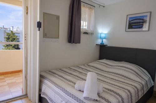 Apartment with sea view 50m from the beach
