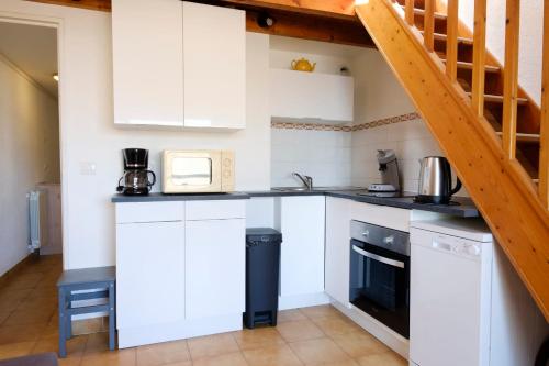 Apartment with sea view 50m from the beach