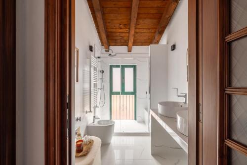 a bathroom with two sinks and two toilets at Lodge Fiera Milano in Rho
