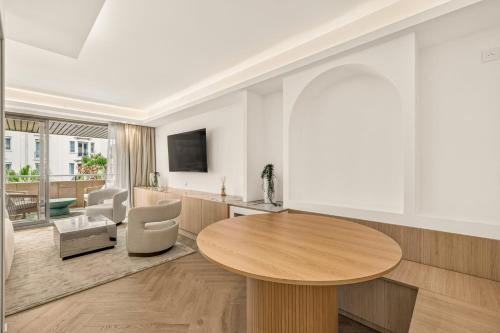 REF 2067 - Cannes Fully renovated apartment near the Croisette for rent