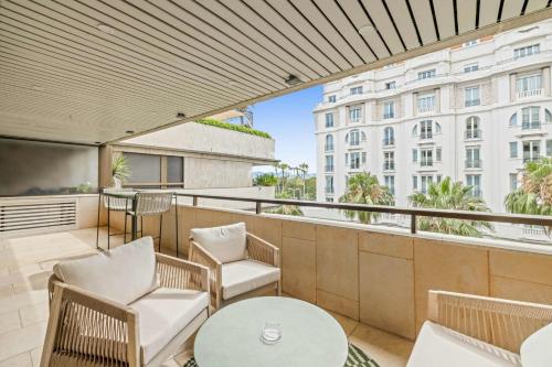 REF 2067 - Cannes Fully renovated apartment near the Croisette for rent