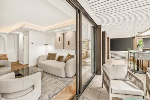 REF 2067 - Cannes Fully renovated apartment near the Croisette for rent