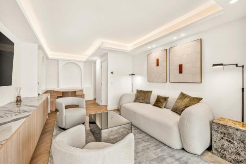 REF 2067 - Cannes Fully renovated apartment near the Croisette for rent