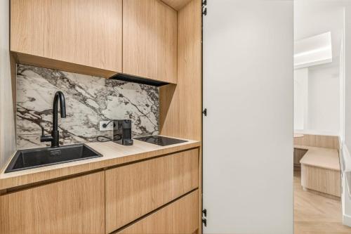 REF 2067 - Cannes Fully renovated apartment near the Croisette for rent