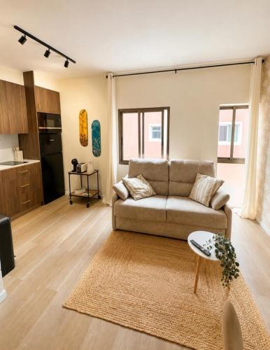 CORNELIAS HOME 5A betwween LAS VISTAS & LOS CRISTIANOS beach