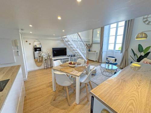 Elegant Seafront Loft Old Town Nice