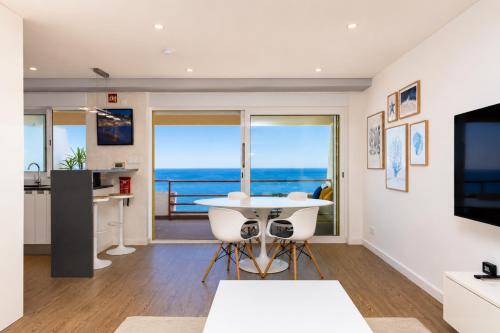Maravista Sea View Apartment with Balcony and Parking