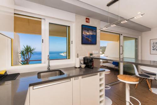 Maravista Sea View Apartment with Balcony and Parking