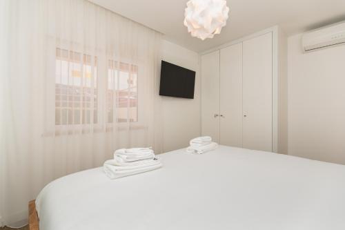 Maravista Sea View Apartment with Balcony and Parking