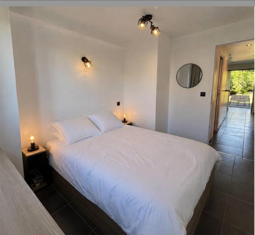 Bright apartment, terrace, garden and parking