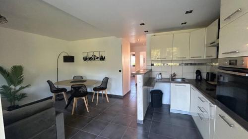 Bright apartment, terrace, garden and parking