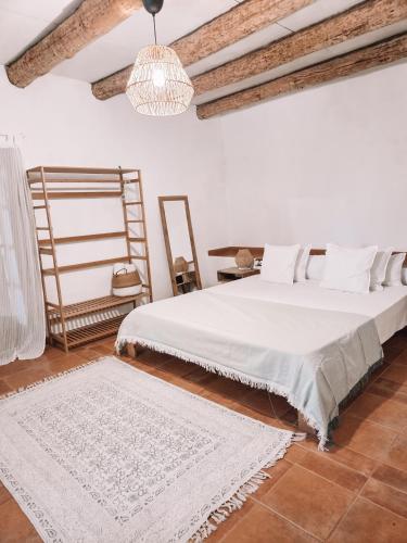 a bedroom with two beds and a chandelier at Casa Om in Dosríus
