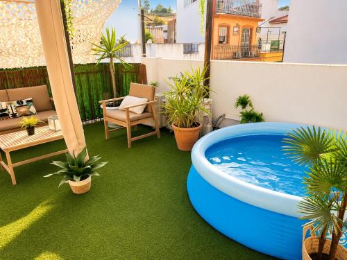 a bathroom with a tub on a balcony with plants at Dúplex con Piscina y Terraza a 5 min de Sevilla in Camas