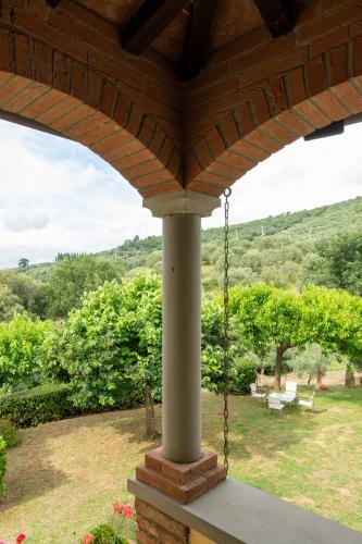 a porch with a porch swing with a view at Villa Missiano Unità Cassiopea con Piscina in Panicale