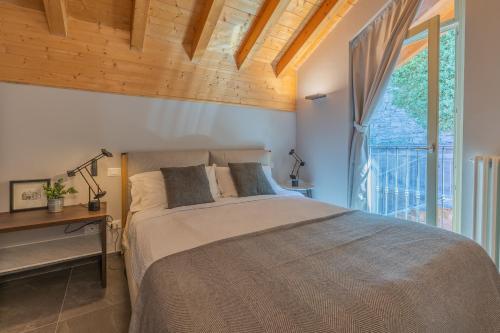 a bedroom with a large bed and a window at Veloccino del Lago in Perledo