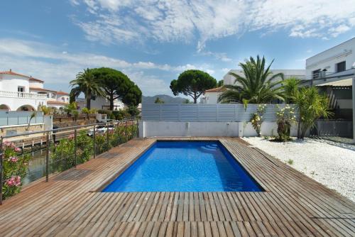 WELCS VILLA 377 EMP con piscina y amarre