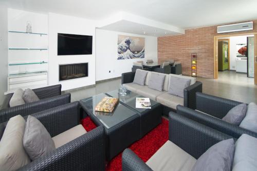 WELCS VILLA 377 EMP con piscina y amarre