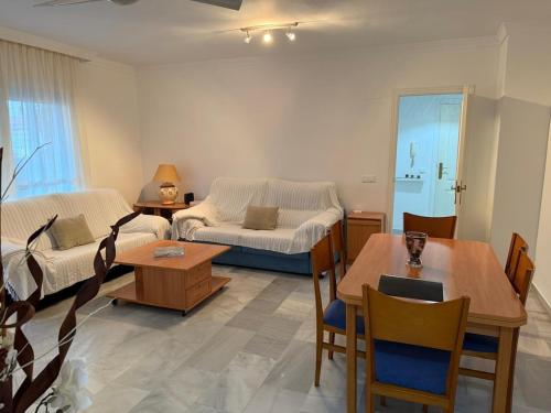 Apartamento con Piscina a Pasos del Mar