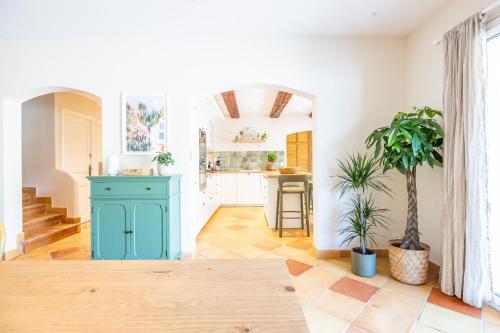 Renovated Provençal Villa with Garden - Antibes