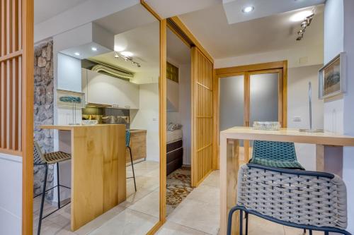 Bougainvillea Old Town Apartment /w Terrace - Happy Rentals