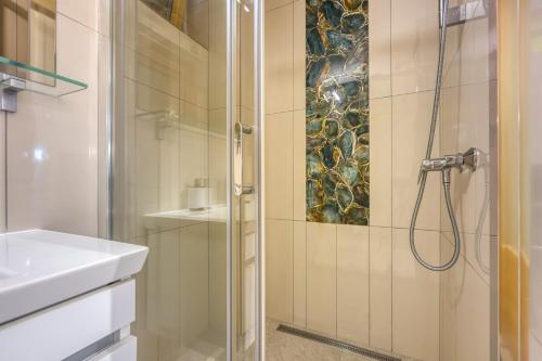 Bougainvillea Old Town Apartment /w Terrace - Happy Rentals