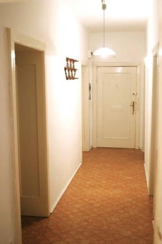 an empty hallway with a white door and a hallwayngth at HOSTEL Simply Great in Toruń