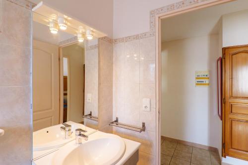 a bathroom with a sink and a shower at Le Cade - La Fontinelle in Bessas