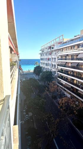 Appartement climatisé à 1 minute de la plage