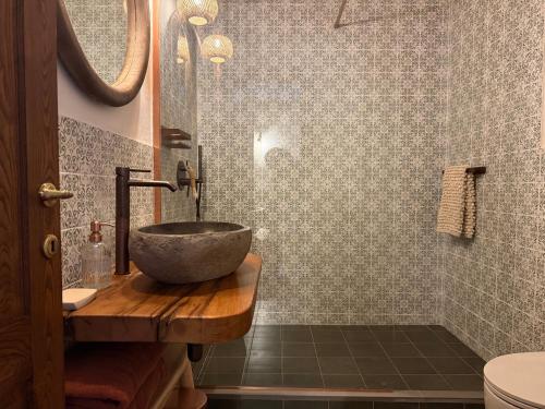 a bathroom with a bowl sink and a shower at Villa Fioriamo in Greve in Chianti
