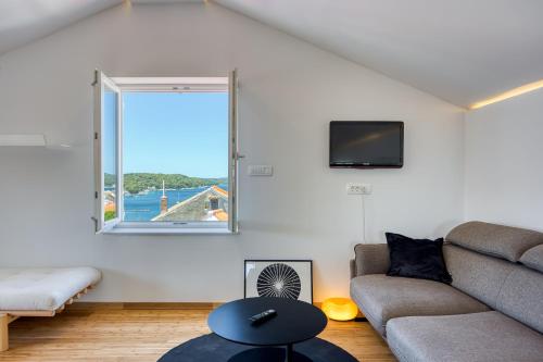 1BR Star Wars Inspired Duplex Loft /w Sea View - Happy Rentals