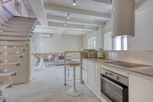 1BR Star Wars Inspired Duplex Loft /w Sea View - Happy Rentals