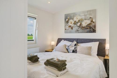 a bedroom with a bed with two towels on it at Rotkäppchen in Dörverden