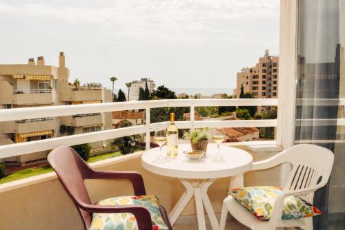 Solmate, Sea Views Beach Walk Pool Balcony Parking
