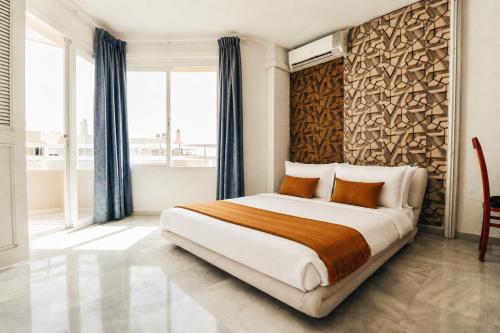 Solmate, Sea Views Beach Walk Pool Balcony Parking