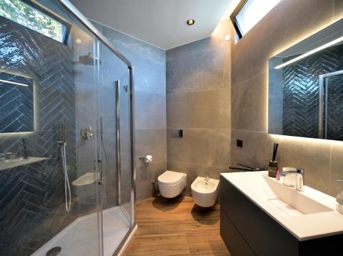 a bathroom with a toilet and a sink and a shower at Mira Suite in Vietri sul Mare