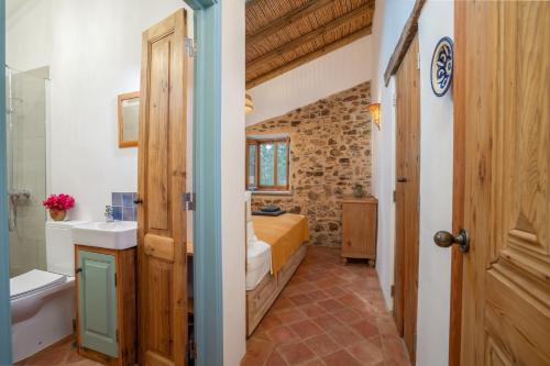 Andorinha House, Callebanda Barracol