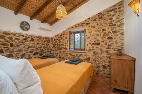 Andorinha House, Callebanda Barracol