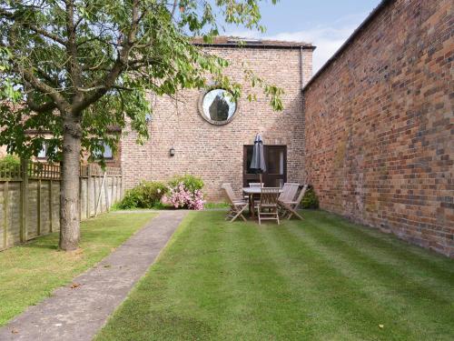 a patio with a table and chairs in a yard at Owls Rest - Iua in Cayton