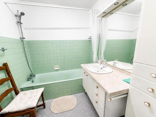 Appartement de 92 m2 climatisé face à la mer avec garage