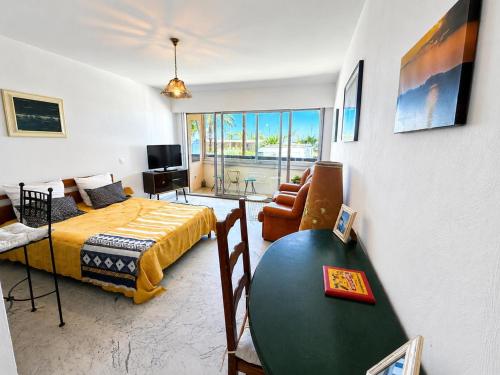 Appartement de 92 m2 climatisé face à la mer avec garage