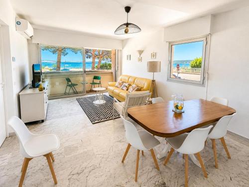 Appartement de 92 m2 climatisé face à la mer avec garage