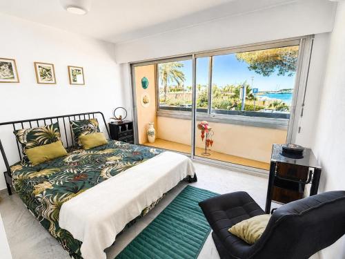 Appartement de 92 m2 climatisé face à la mer avec garage