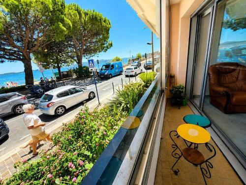 Appartement de 92 m2 climatisé face à la mer avec garage